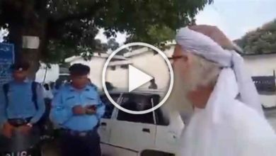 Maulana-and-his-students-threatened-police-with-AK-47