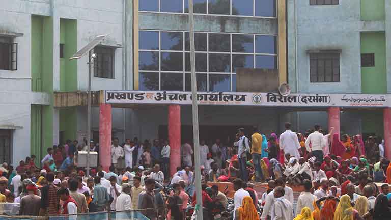 People-gathered-for-nomination-in-Biraul-block-of-Darbhanga-candidates-mounted-on-each-other