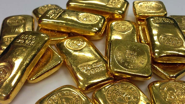 two people were arrested for smuggling gold biscuits worth 3 crores at Gaya Junction